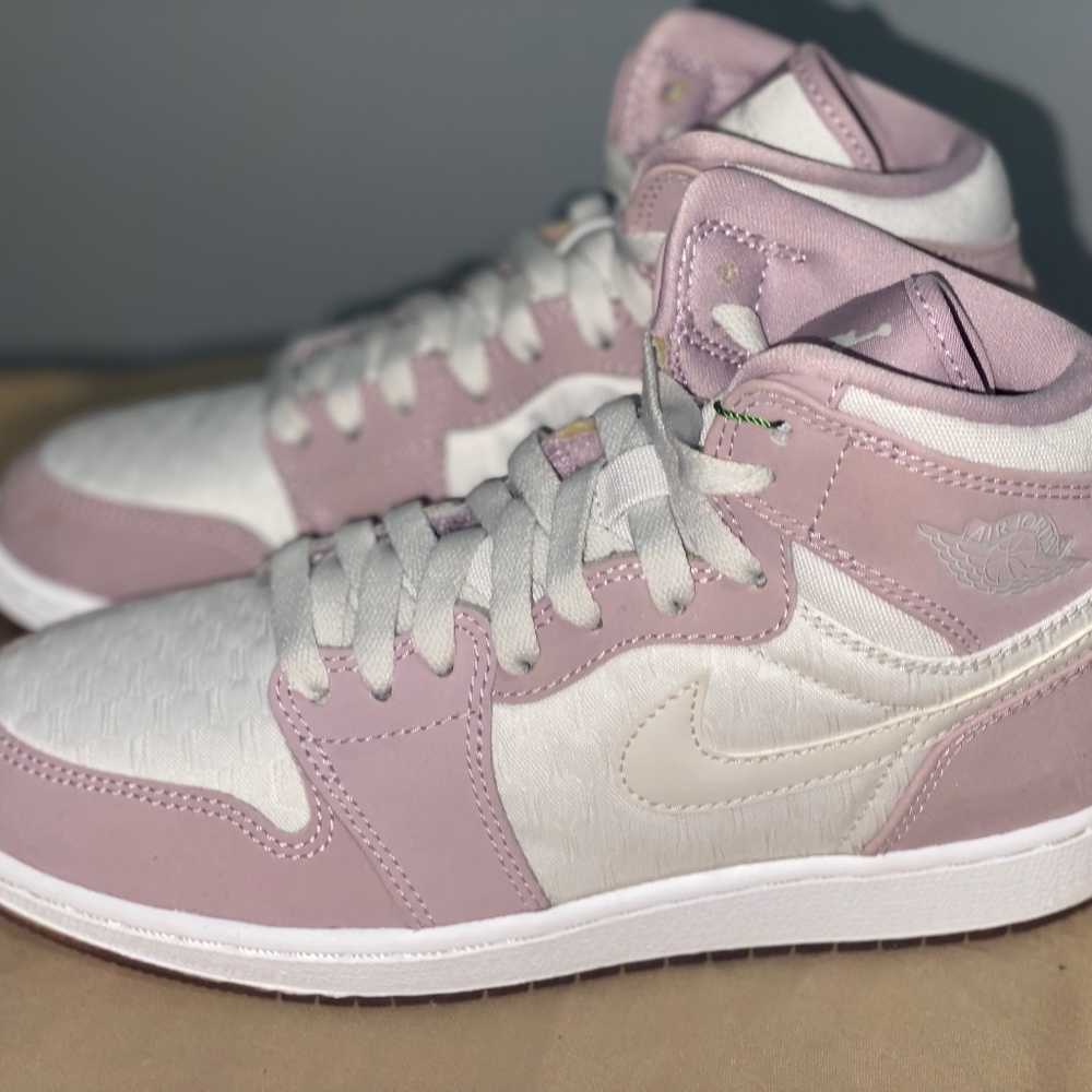 Jordan 1 Retro High GG "Heiress Plum Fog"